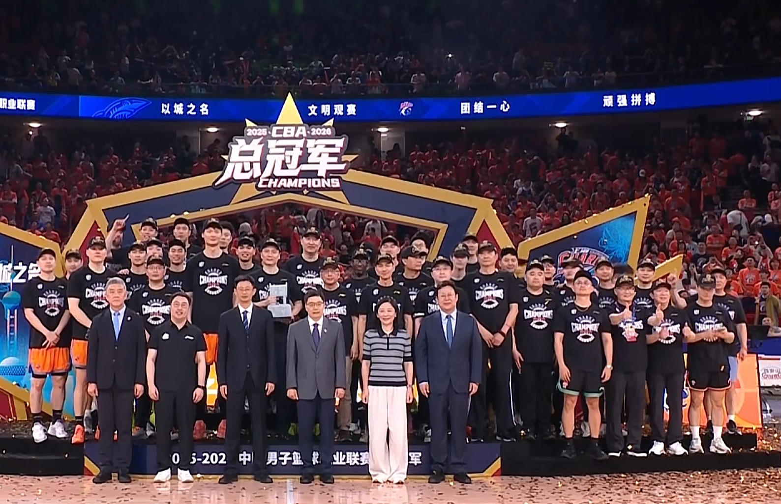 生涯进球数超越卡钦斯，格里娜升至历史第12